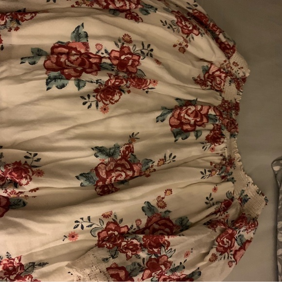 Coco and Jaimeson women’s blouse in size L In EUC beautiful floral print. - Picture 3 of 3